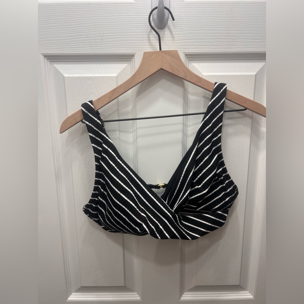 Freshwater twist bikini top - Picture 5 of 7